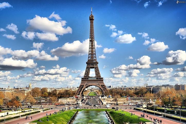 eiffel pexels-thorsten-technoman-338515.jpg